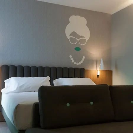 G Hotel